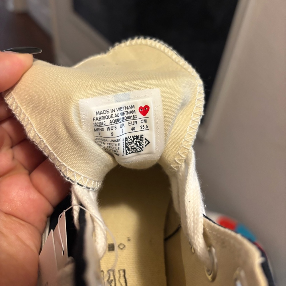 Converse - Picture 2 of 3